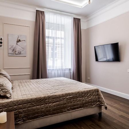 Neoclassic Apartment Lviv Exterior photo