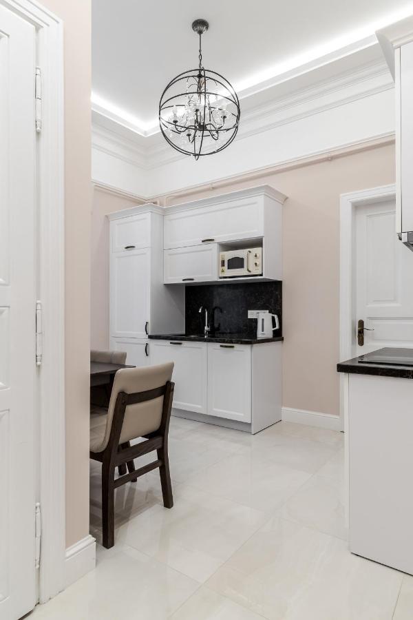 Neoclassic Apartment Lviv Exterior photo