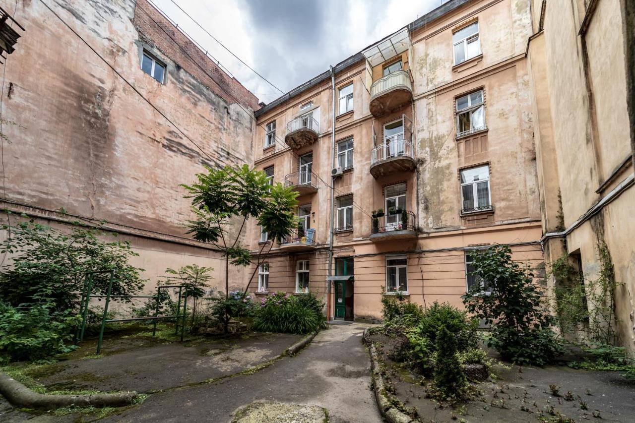 Neoclassic Apartment Lviv Exterior photo